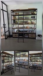Super gave kast met trapje., Huis en Inrichting, Ophalen, Zo goed als nieuw, 25 tot 50 cm, 200 cm of meer