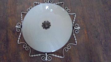 oude plafonlamp ijzerwerk met glas beschikbaar voor biedingen