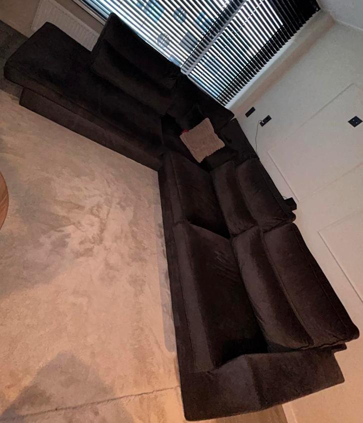 donker bruine bank, Huis en Inrichting, Banken | Complete zithoeken, Zo goed als nieuw, Stof, Ophalen