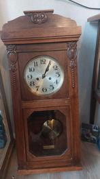 Oude Wandklok - Werkend, Antiek en Kunst, Antiek | Klokken, Ophalen of Verzenden
