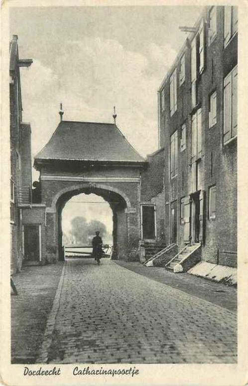 (301-213-009) Dordrecht Catharinepoortje, Verzamelen, Ansichtkaarten | Nederland, Zuid-Holland, Ophalen of Verzenden