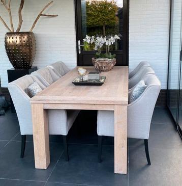 Robuuste eettafel eiken hout 220cm -Stoelen GRATIS!!- beschikbaar voor biedingen