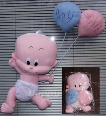 Raambaby met een roze en een blauwe ballon  beschikbaar voor biedingen