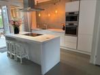 Moderne witte keuken met kookeiland, Huis en Inrichting, Keuken | Complete keukens, Ophalen, Gebruikt, Wit, Enkelwandige keuken