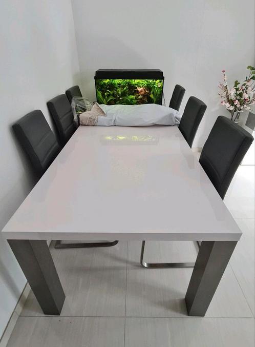 Eettafel hoogglans wit met/zonder 6 eetstoelen, Huis en Inrichting, Complete eetkamers, Zo goed als nieuw, 4 tot 6 stoelen, Ophalen