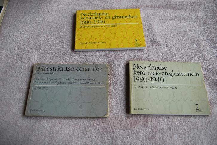 Nederl. Keramiek en glasmerken. Maastrichts Ceramiek, Boeken, Overige Boeken, Gelezen, Ophalen of Verzenden