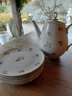 Bloemetjes theepot met 6 gebaksbordjes, Huis en Inrichting, Keuken | Servies, Overige typen, Ophalen of Verzenden, Zo goed als nieuw