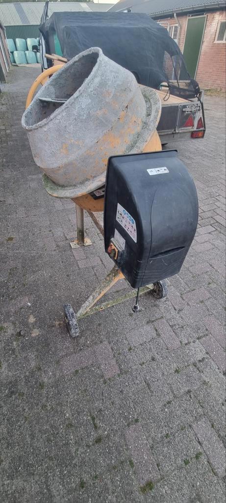 Gebruikte Betonmolen - Speciemolen, Doe-het-zelf en Verbouw, Betonmolens, Gebruikt, Ophalen of Verzenden