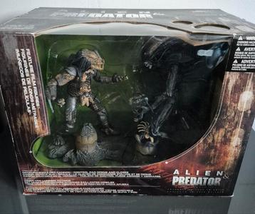 Mcfarlane Movie Maniacs Alien & Predator  beschikbaar voor biedingen