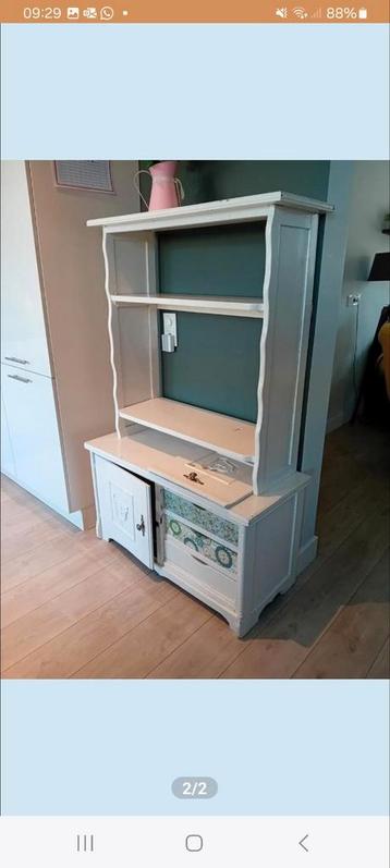 Wit houten kastje 
