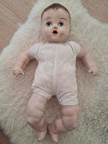 Brocante babypop beschikbaar voor biedingen