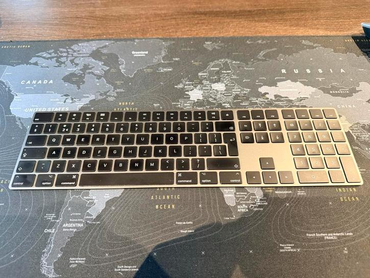 Apple Magic Keyboard - Uitstekende Staat!, Computers en Software, Toetsenborden, Zo goed als nieuw, Qwerty, Draadloos, Multimediatoetsen
