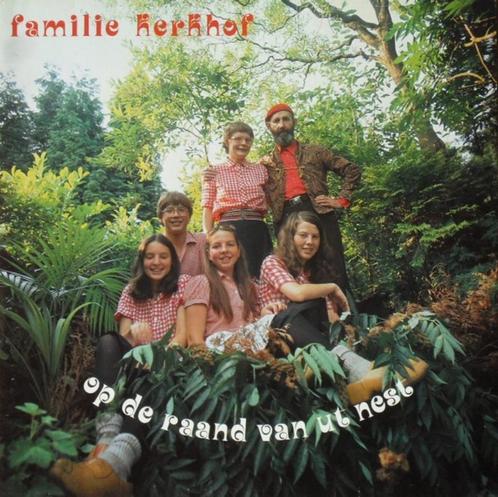 L.P. : Familie Kerkhof – Op De Raand Van Ut Nest, Cd's en Dvd's, Vinyl | Nederlandstalig, Zo goed als nieuw, Streekmuziek, 12 inch