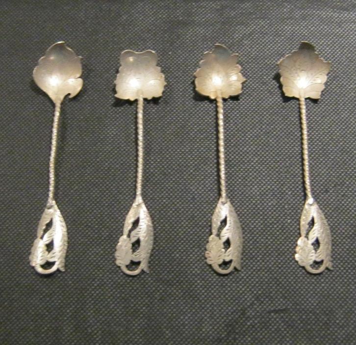 4 Antieke zilveren theelepeltjes., Antiek en Kunst, Antiek | Bestek, Ophalen of Verzenden