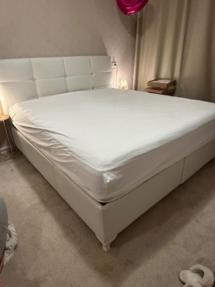 Tweepersoons bed, Huis en Inrichting, Slaapkamer | Bedden, Gebruikt, Tweepersoons, 180 cm, 200 cm, Stof, Beige, Ophalen