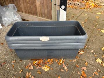 4 grote tuinbakken van een meter (geschikt voor grote hagen) beschikbaar voor biedingen