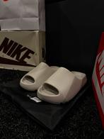 Yeezy Slides Maat 39 Crème - Nieuw!, Ophalen of Verzenden, Nieuw, Slippers