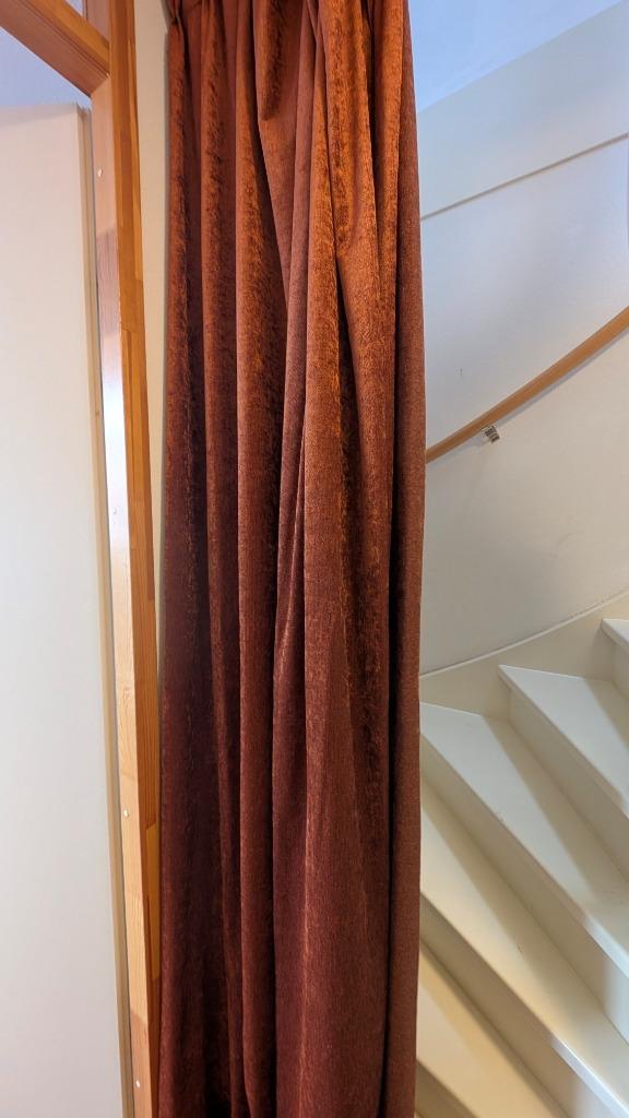TRAP GORDIJN, Huis en Inrichting, Stoffering | Gordijnen en Lamellen, Zo goed als nieuw, 200 cm of meer, 100 tot 150 cm, Bruin