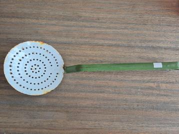 Emaille schuimspaan groen beschikbaar voor biedingen