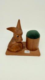 Oud houten speldenkussen. Motief: hond., Antiek en Kunst, Ophalen of Verzenden