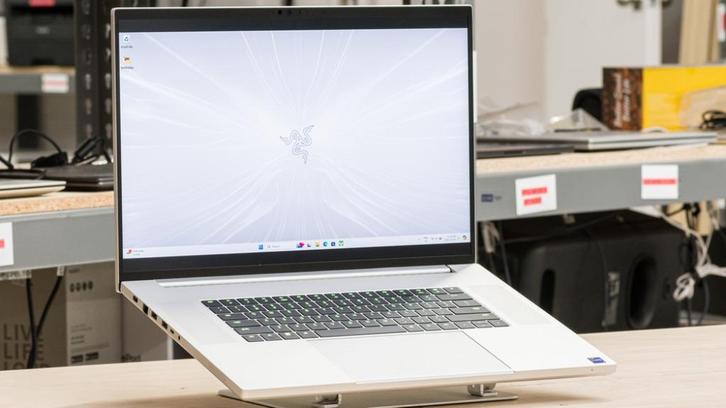 Razer Blade 18 Mercury - 4K+ Intel Core i9-14900HX RTX 4090, Computers en Software, Windows Laptops, Zo goed als nieuw, 17 inch of meer