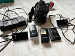 Sony video camera met lader en bandjes, Audio, Tv en Foto, Videocamera's Analoog, Camera, Ophalen of Verzenden