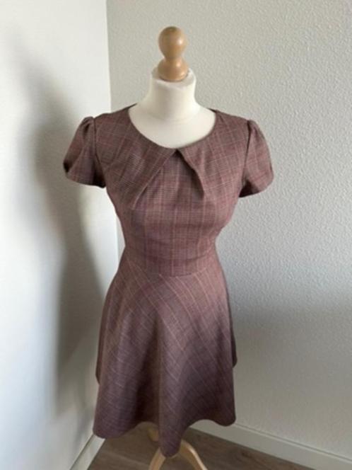 Fever London maat 40 retro jurk ruit, Kleding | Dames, Jurken, Zo goed als nieuw, Maat 38/40 (M), Roze, Knielengte, Ophalen of Verzenden