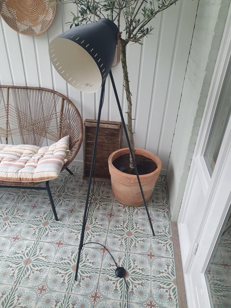 Leitmotiv mingle driepoot vloerlamp, Huis en Inrichting, Ophalen, Halfschaduw