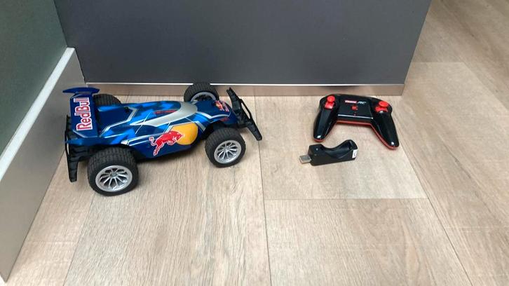 Bestuurbare RC auto Red Bull, Hobby en Vrije tijd, Modelbouw | Radiografisch | Auto's, Zo goed als nieuw, Auto onroad, Overige schalen