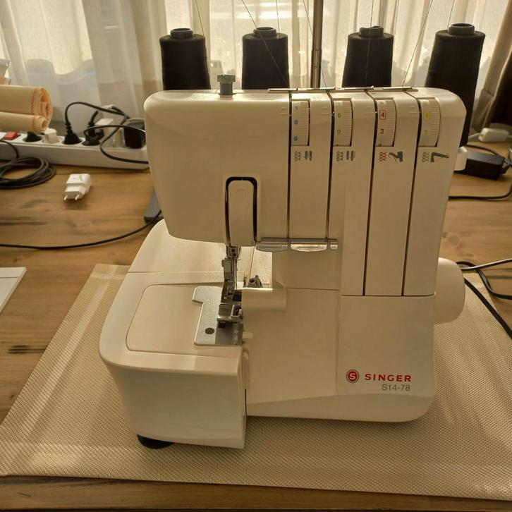 Singer S14-78 Overlockmachine - Perfect voor uw projecten!, Hobby en Vrije tijd, Naaimachines en Toebehoren, Nieuw, Naaimachine