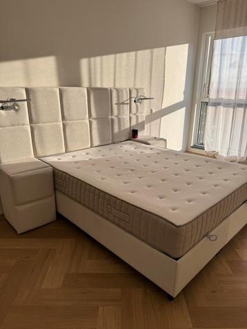 Luxe bed met opbergruimte,lift-up,mattres,wardrobe 600€ beschikbaar voor biedingen