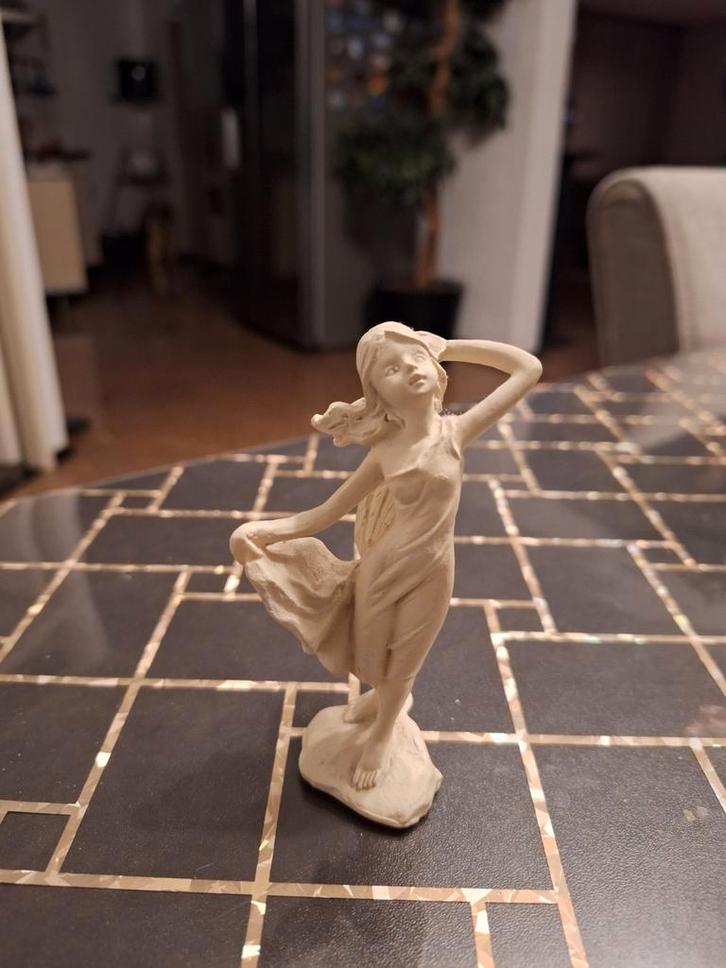 Elegant beeldje van een dansende vrouw, Antiek en Kunst, Kunst | Beelden en Houtsnijwerken, Ophalen of Verzenden