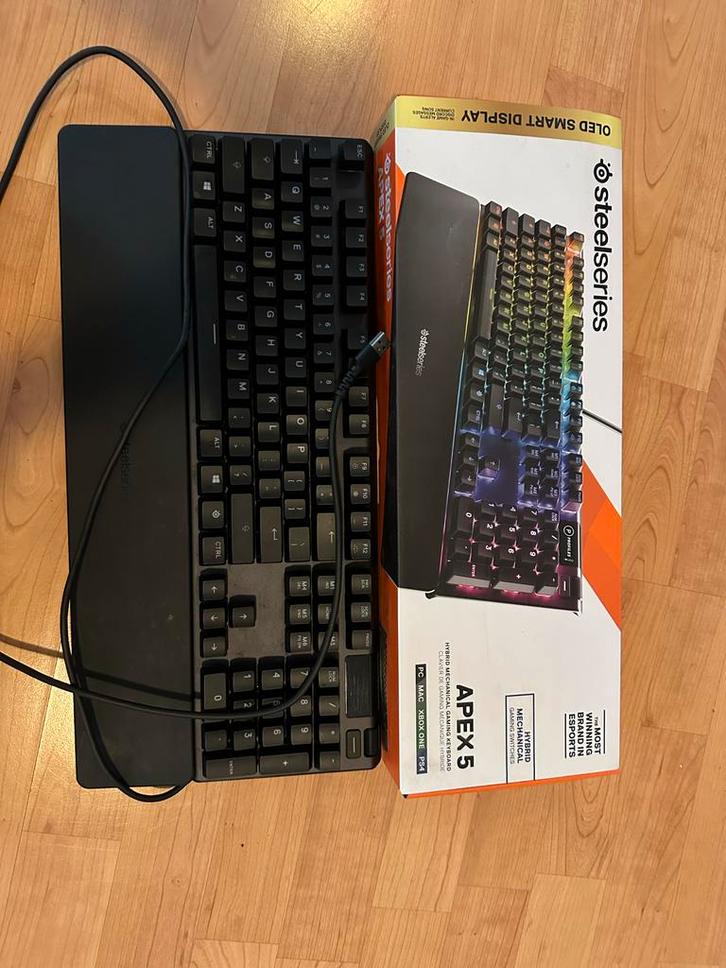 SteelSeries Apex 5 Gaming Toetsenbord (Compleet), Computers en Software, Toetsenborden, Zo goed als nieuw, Qwerty, Bedraad, Gaming toetsenbord
