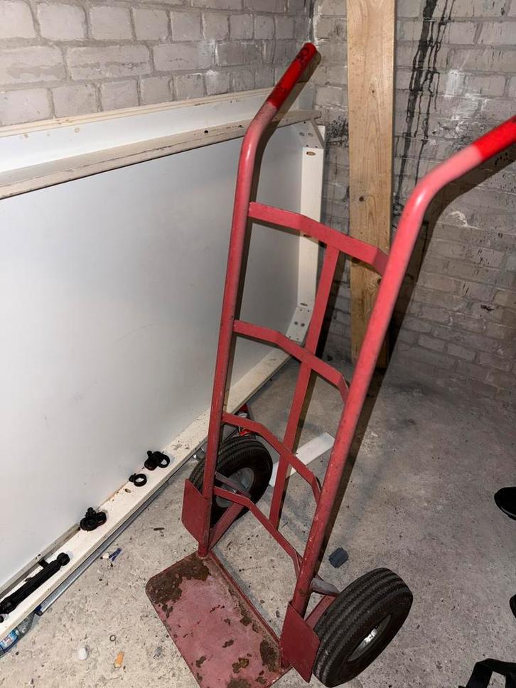 Stevige Rode Steekwagen - Met Luchtbanden - In goede staat, Tuin en Terras, Kruiwagens, Zo goed als nieuw, Handmatig, Tweewielig