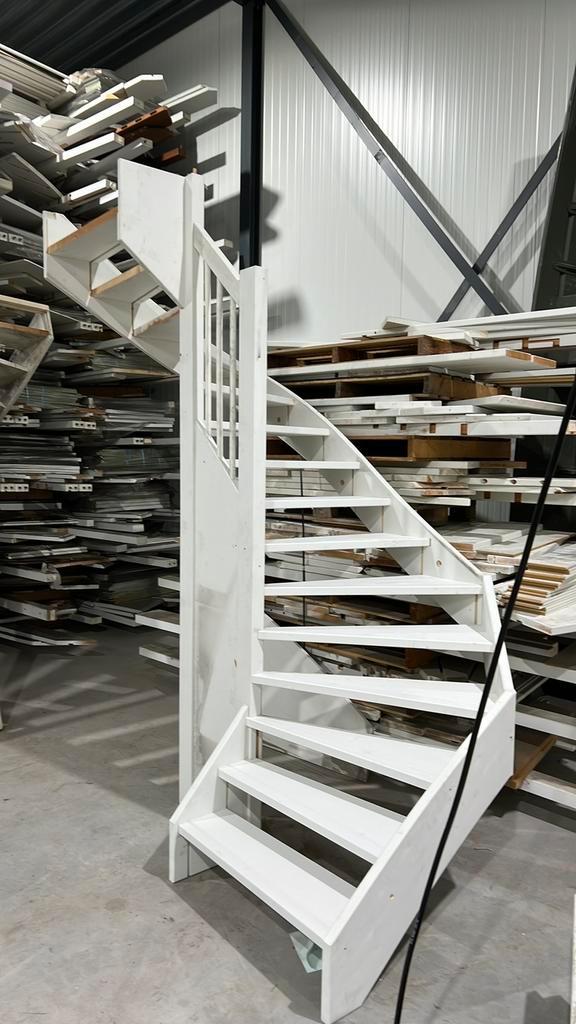 2 kwart trap 2900 hoog open, Doe-het-zelf en Verbouw, Ladders en Trappen, 2 tot 4 meter, Ophalen of Verzenden