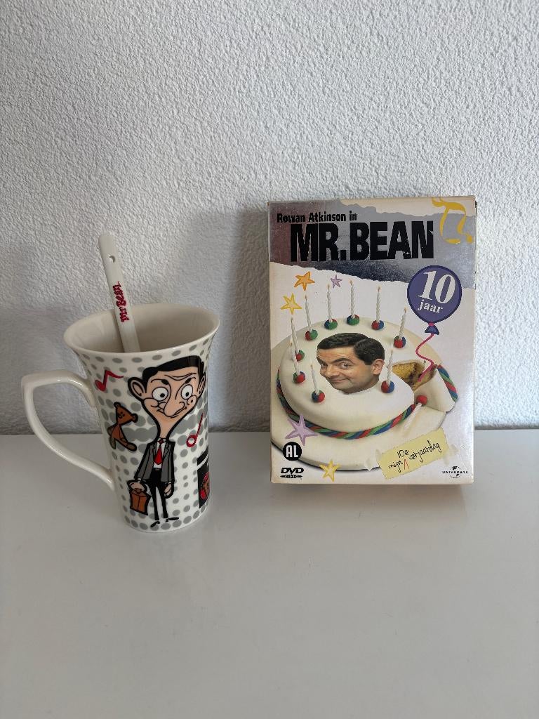 Mr. Bean 10 Jaar Jubileum DVD-box + Mr. Bean Mok en Lepeltje, Verzamelen, Gebruikt, Gebruiksvoorwerp, Stroombaan 16, 1181 VX Amstelveen, Nederland