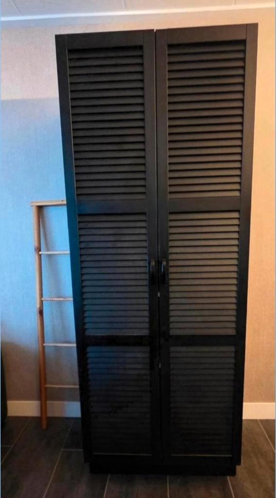 Grote zwarte louvre kast., Huis en Inrichting, Kasten | Kledingkasten, 200 cm of meer, 50 tot 100 cm, 50 tot 75 cm, Ophalen