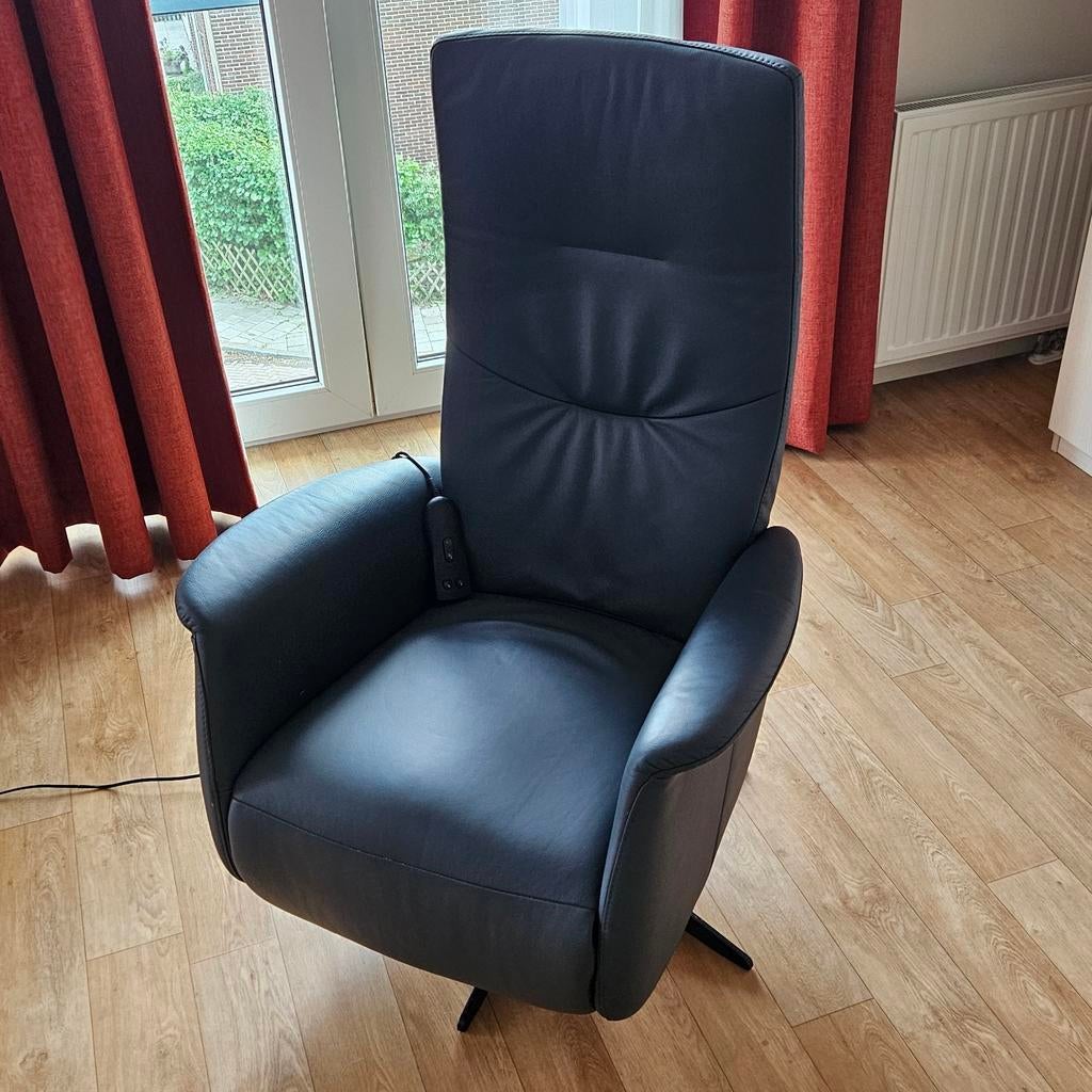 Sta-op stoel, Huis en Inrichting, Fauteuils, Ophalen, Minder dan 75 cm, Leer, Zo goed als nieuw