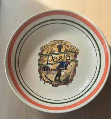 Italiaanse pasta schaal groot beschikbaar voor biedingen