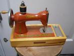 Miniatuur hand naaimachine in doos Zeer stevig. 20x10 cm, Ophalen of Verzenden