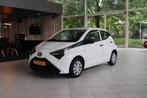 Toyota Aygo | Smetteloos | 4 jaar garantie | onderhouden, Voorwielaandrijving, Stof, 4 stoelen, Wit