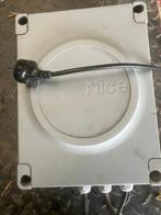 bedienigskast draaipoort, Ophalen, Overige materialen, Minder dan 100 cm, Zo goed als nieuw