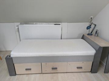 Houten 1persoonsbed 90 x 200 beschikbaar voor biedingen