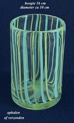 Vaas 16 h transparant glas met Groene Gele strepen, Antiek en Kunst, Ophalen