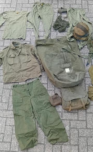 Vintage Kleding Verzameling NL Leger Koninklijke Landmacht  beschikbaar voor biedingen