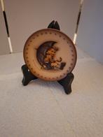 Hummel bordje 1981 met houten standaard. ️❤️, Verzamelen, Beelden en Beeldjes, Ophalen of Verzenden, Zo goed als nieuw, Hummel