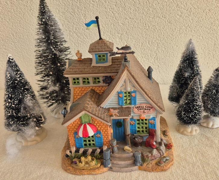 LEMAX Shell Cove Cottage Kerstdorp - kersthuis, Diversen, Kerst, Zo goed als nieuw, Ophalen of Verzenden