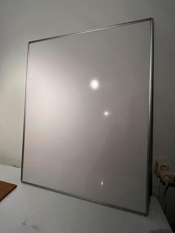 Stevige Whiteboard met aluminium lijst 120x95cm beschikbaar voor biedingen