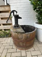 waterput met waterpomp wijnvat met pomp, Ophalen, Zo goed als nieuw, Beton, Waterornament