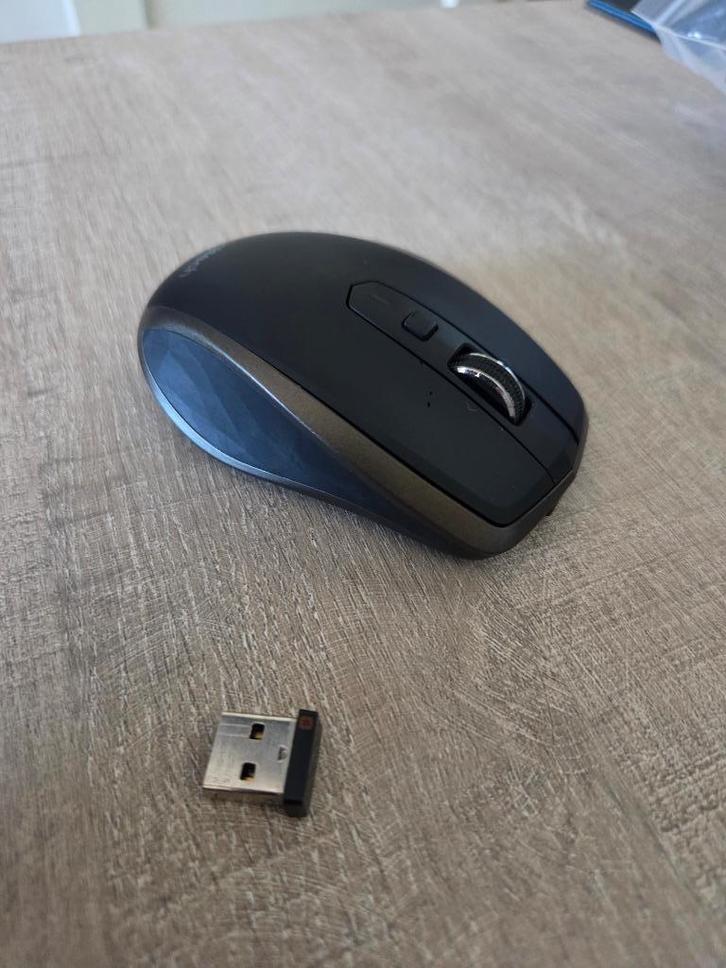 Logitech MX Anywhere 2 – Krachtige draadloze muis voor onder, Computers en Software, Muizen, Zo goed als nieuw, Muis, Rechtshandig